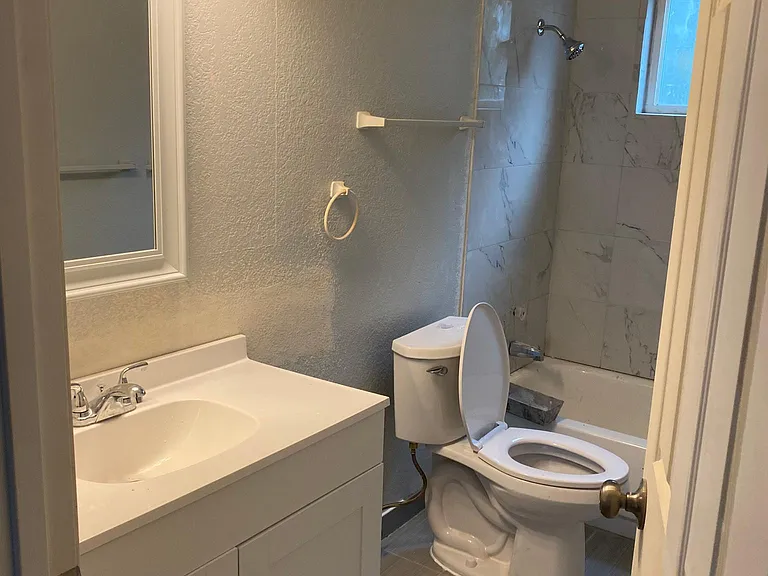 632 75th St SE #4 — Photo 9