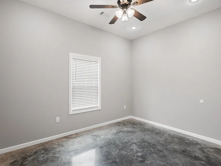 606 W Matthews Ave — Photo 5