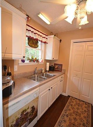 4th image of 3129 Bell St