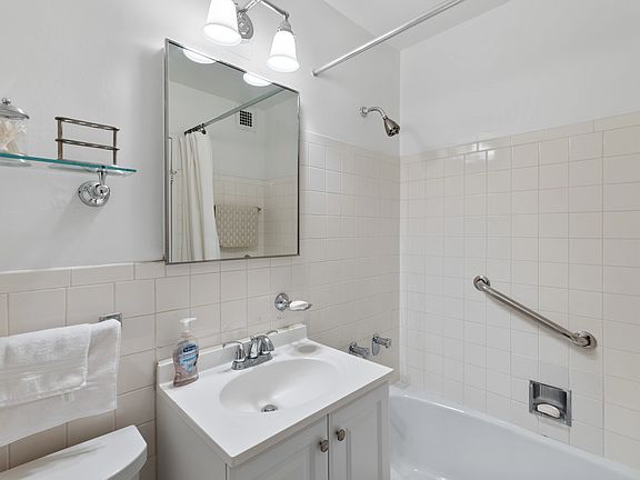 4th image of 160 W End Ave APT 17H
