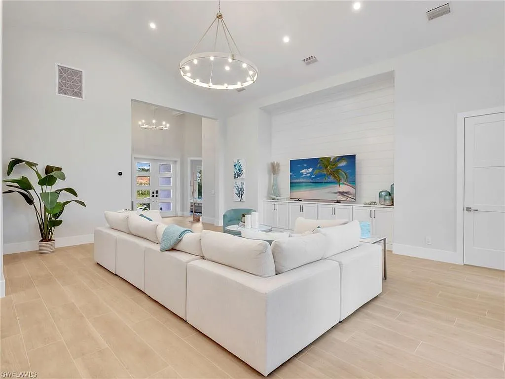 3 bed, 3.0 bath, 2101 sqft, $10,500 — Photo 4