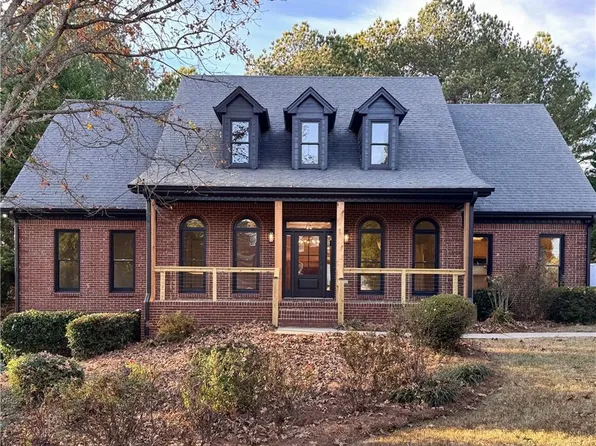 1210 Lancelot Ct, Loganville, GA 30052
