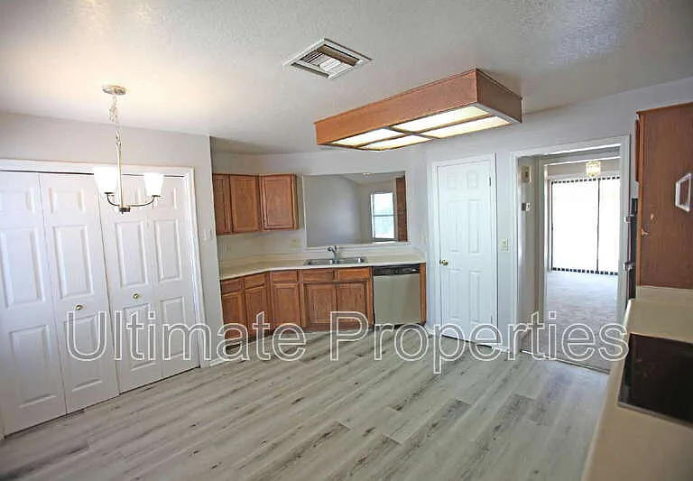 7719 W Dreyfus Dr — Photo 7