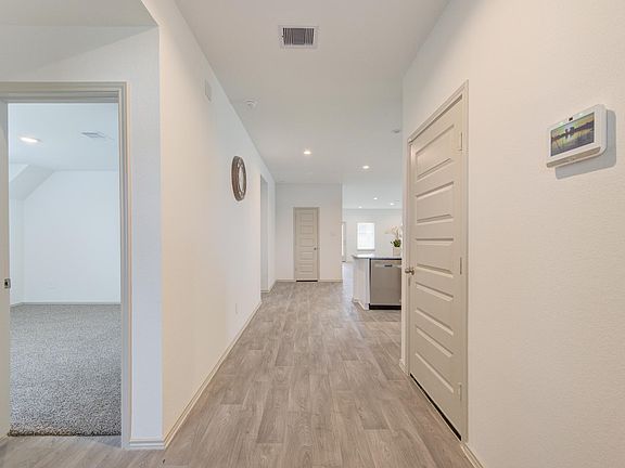 4th image of 7126 Dawn View Ln