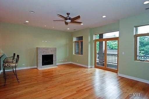4th image of 932 W Diversey Pkwy APT 3