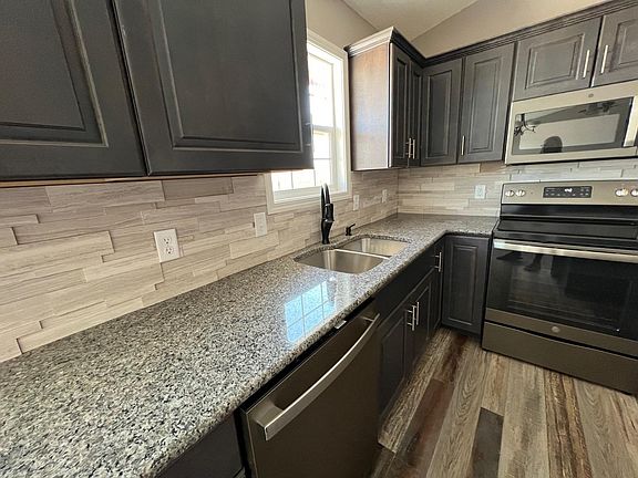 4th image of 4124 Hawthorne Way