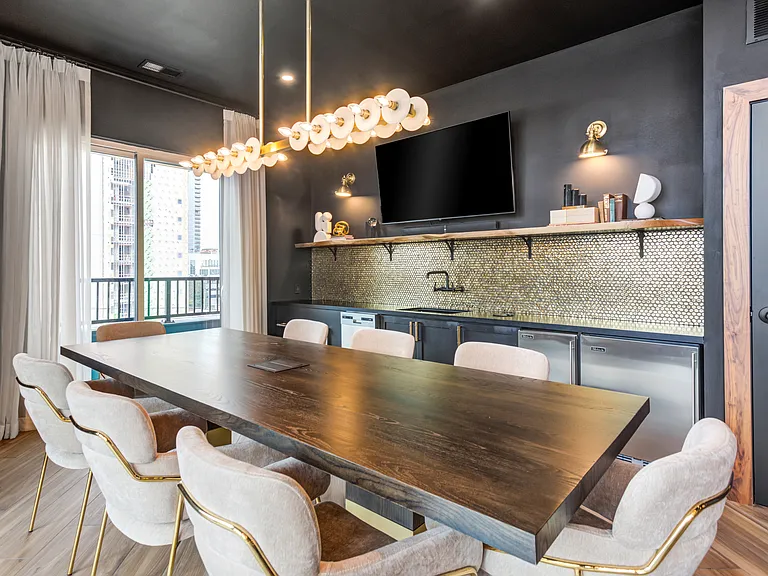 Margaux Midtown — Photo 14