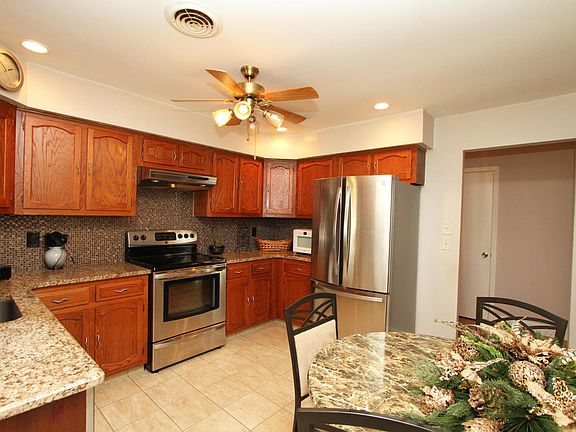 3rd image of 15A Birchwood Dr #50