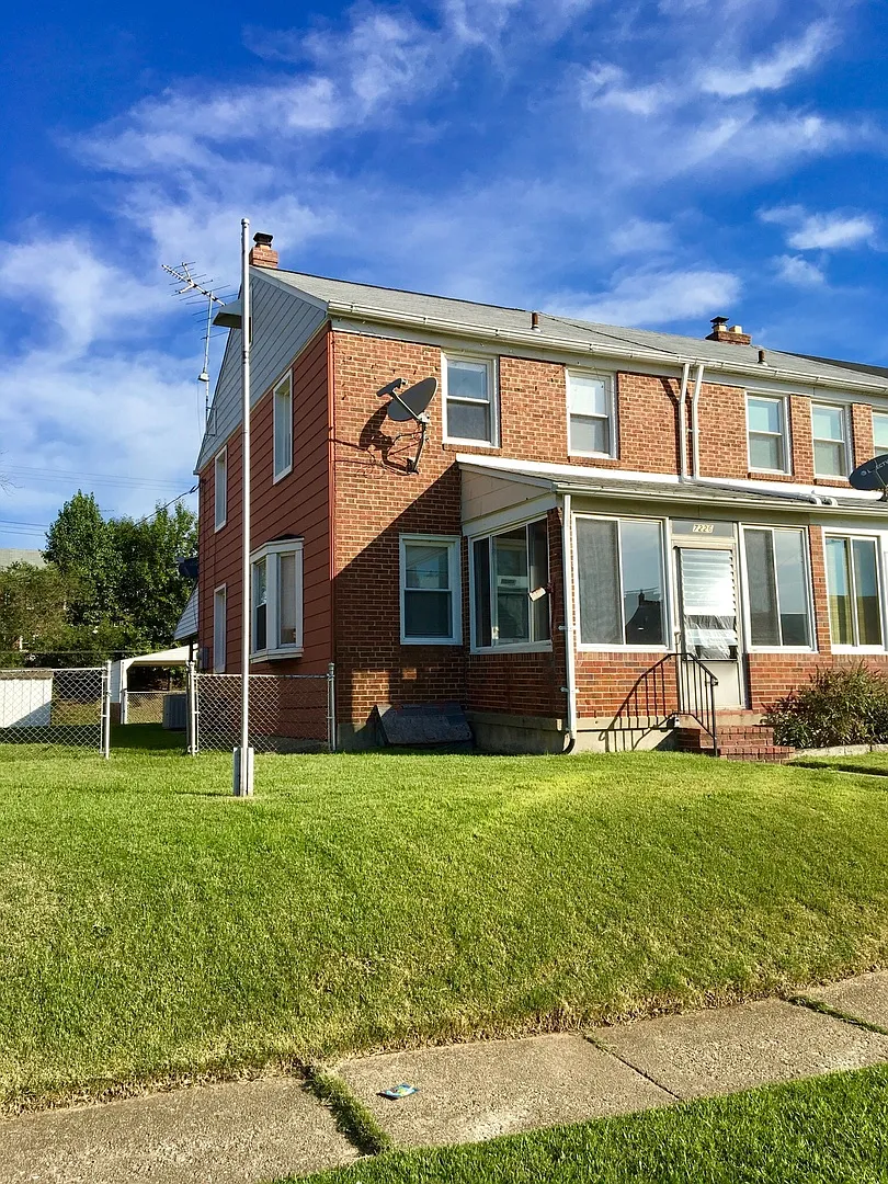 Charming 3BD/1.5BA Townhome in Eastwood, Baltimore! — Photo 2