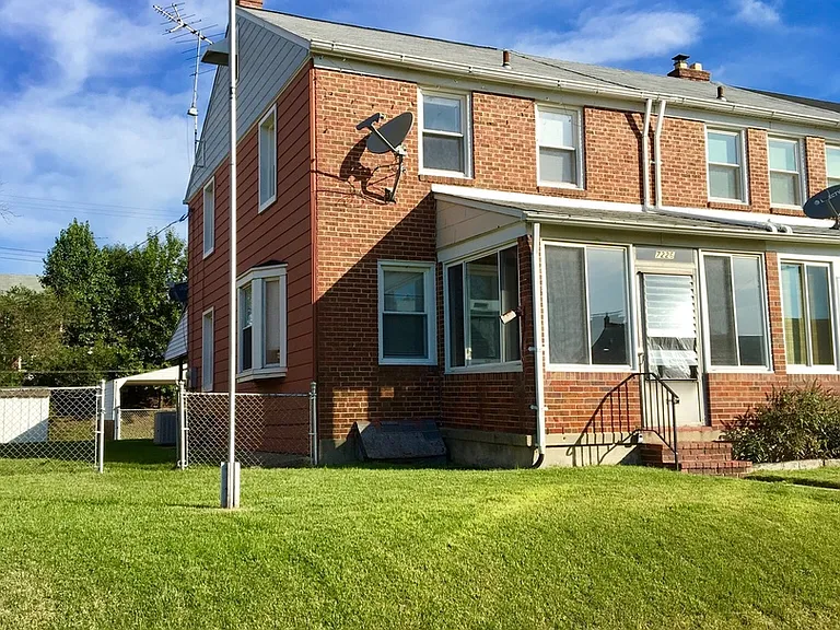 7226 Bridgewood Dr — Photo 2