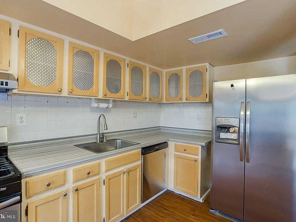 3rd image of 1805 Snow Meadow Ln Unit 303