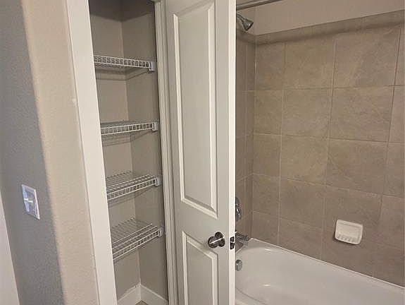 5th image of 8582 Noreen Falls Dr