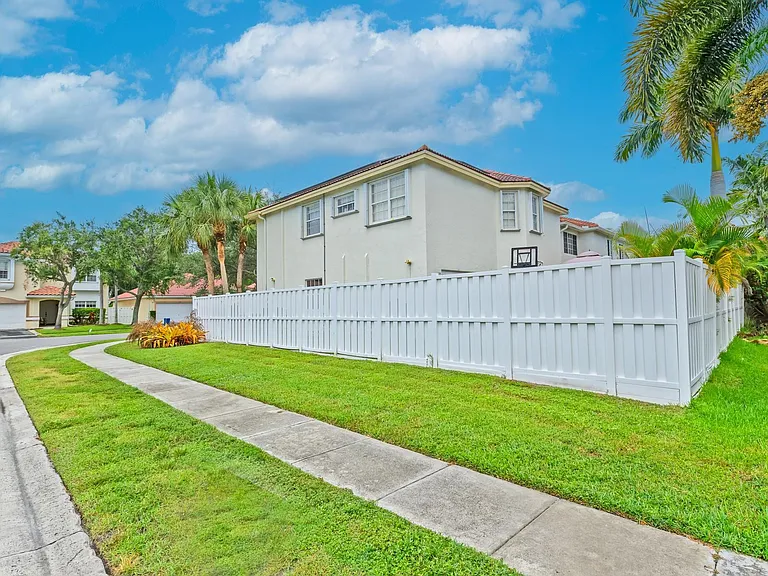 101 Gables Blvd — Photo 29