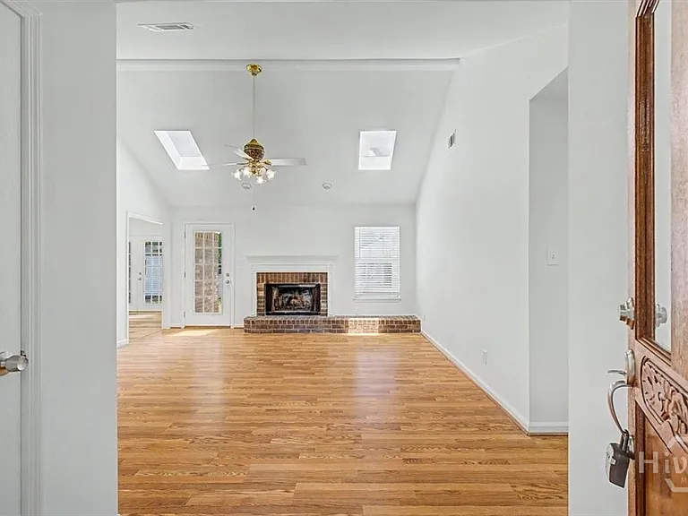 85 S Oak Rd — Photo 2