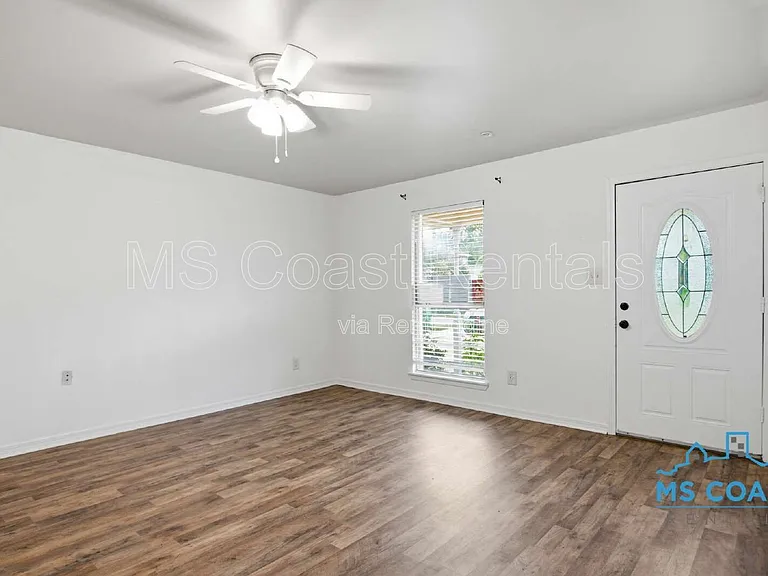 1601 Lewis Ave — Photo 4