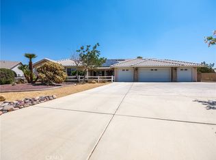 13511 Paoha Rd, Apple Valley, CA 92308