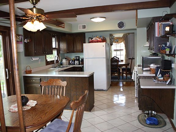 3rd image of 9307 Wildwood Dr
