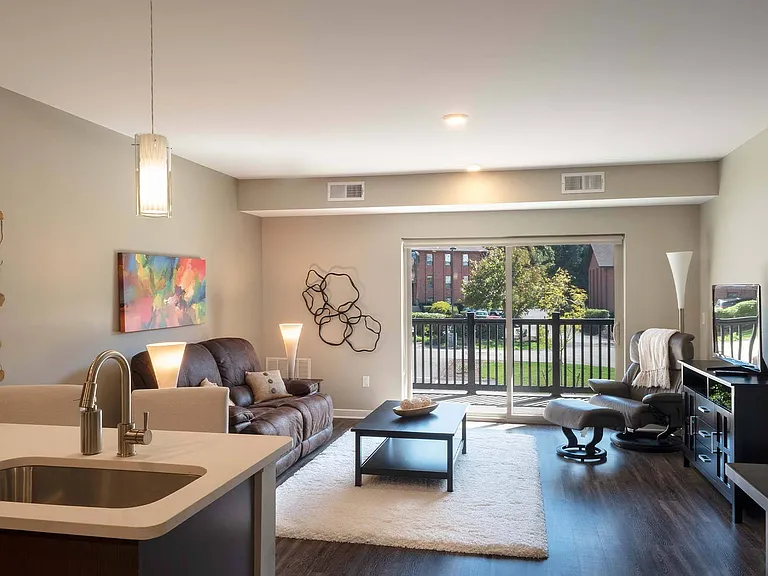 Cosmopolitan Apartments — Photo 10