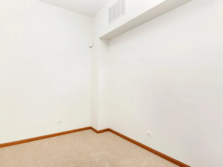 2285 Hudson Cir #2285 — Photo 4