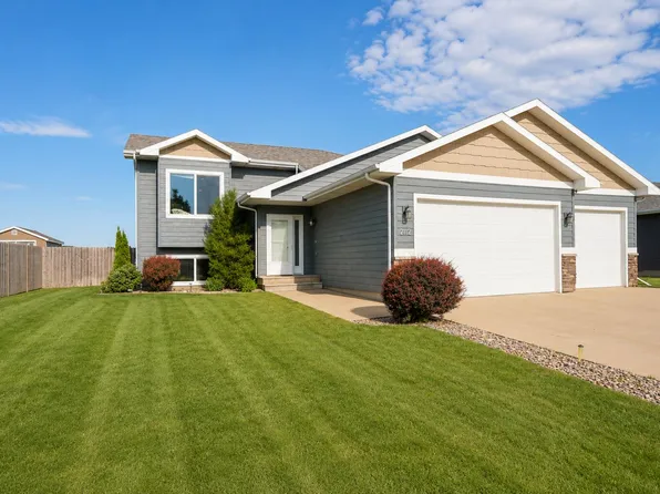 2112 S Lawson St, Aberdeen, SD 57401