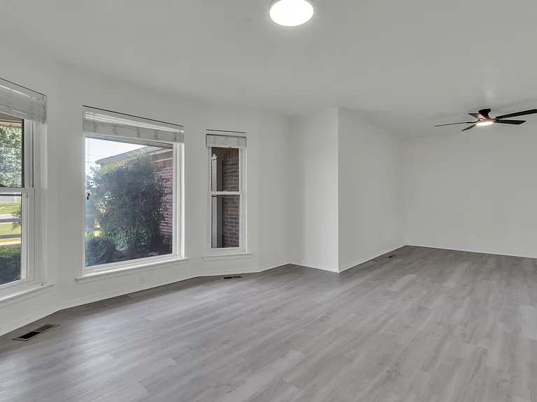 2319 E Robinson St — Photo 13