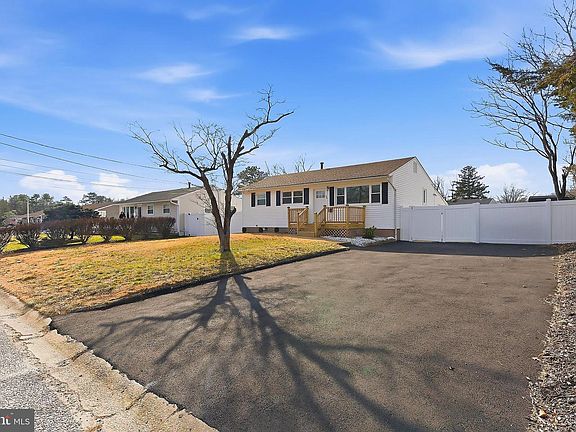 4th image of 23 Bucknell Dr