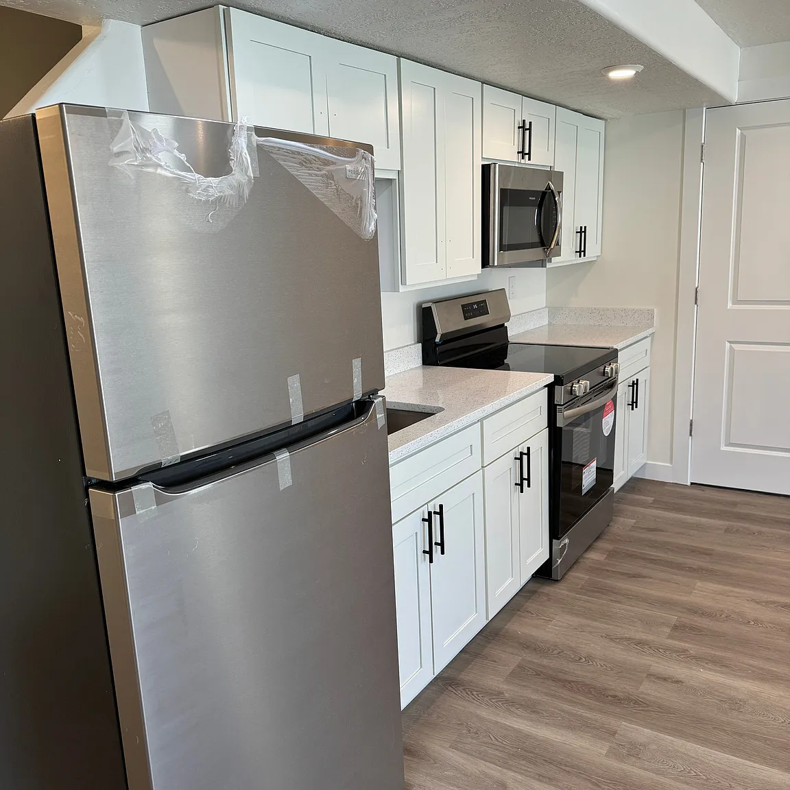 Studio, 606 sqft, $1,150 — Photo 3