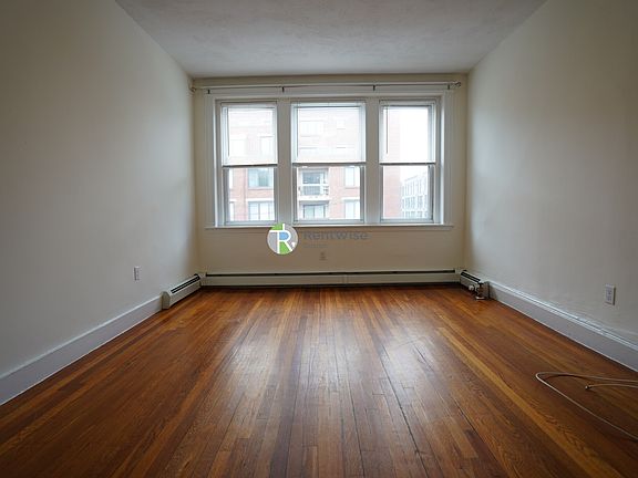 3rd image of 82 Brainerd Rd APT 19