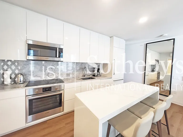 987 Queen St #1404 — Photo 4