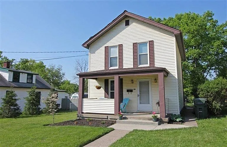 207 Center St photo 1