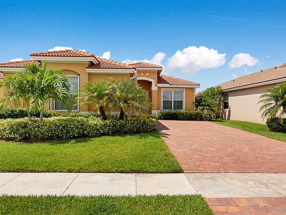 2nd image of 4266 NW Oakbrook Cir