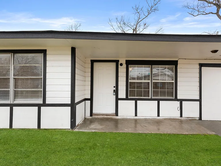 7938 Snowden St — Photo 4