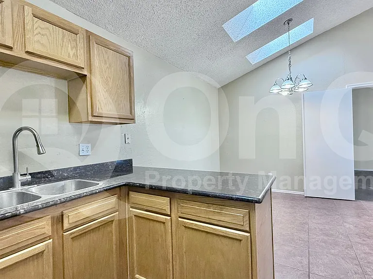11014 N 81st Ave — Photo 8