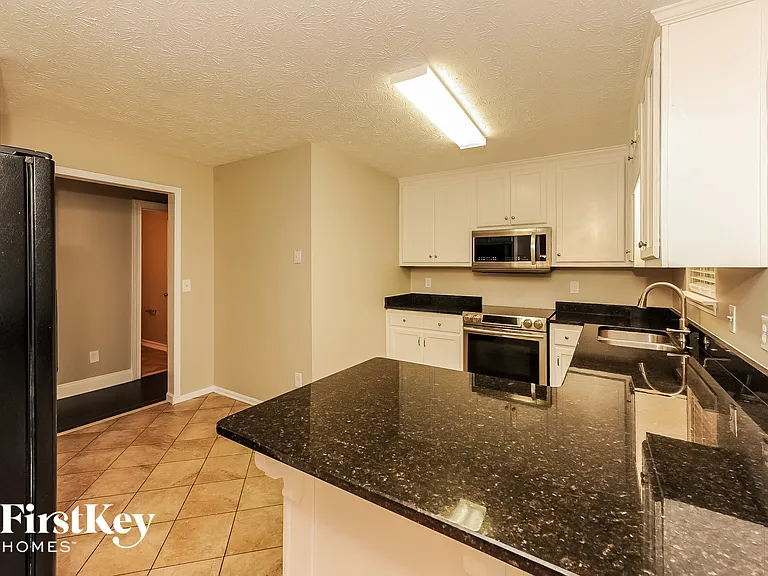 4445 Waterman Dr — Photo 5