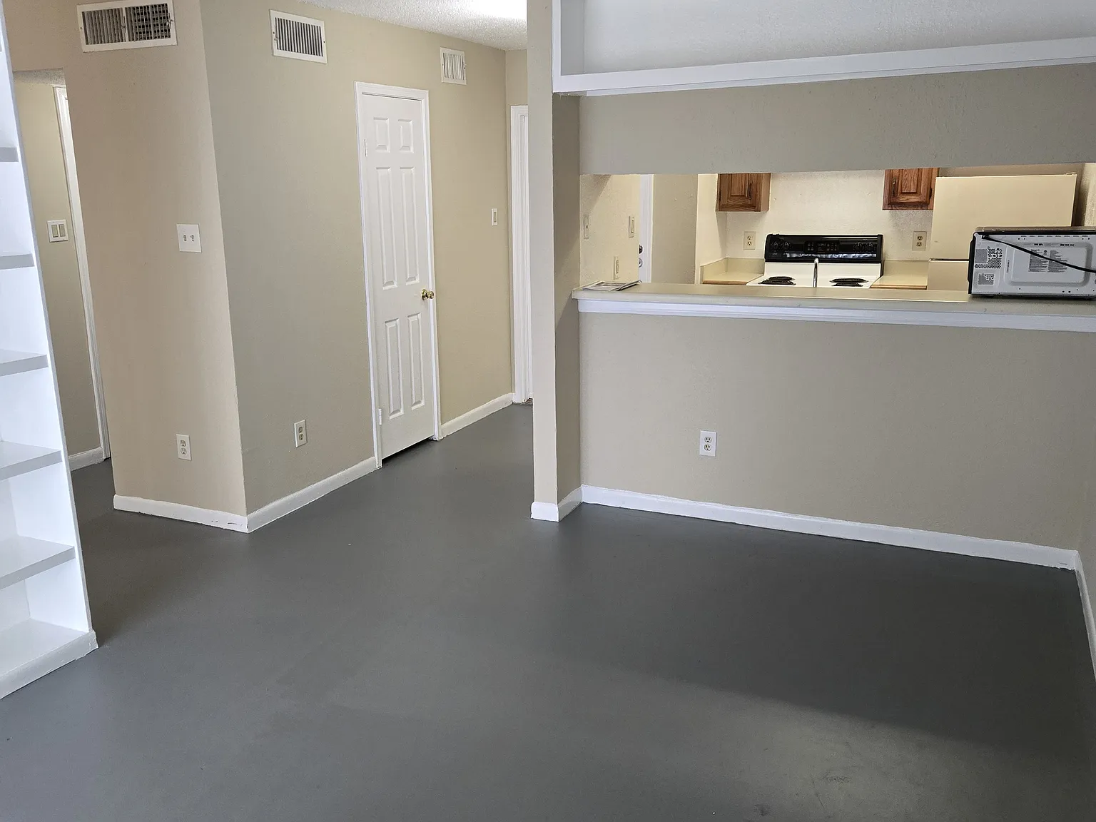 Studio, 620 sqft, $920 — Photo 3