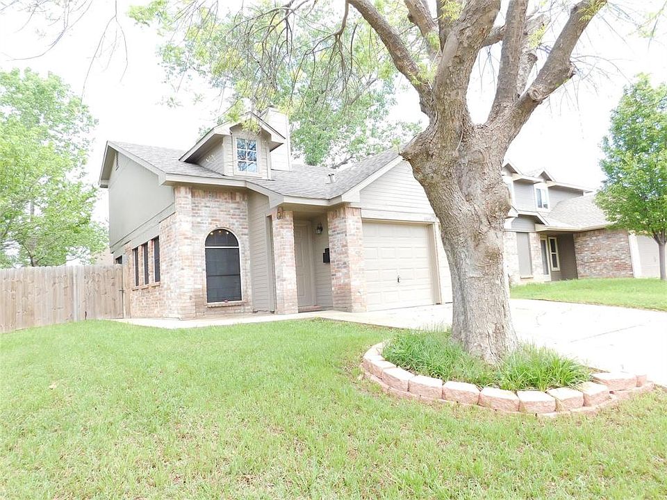1st image of 4837 Woodstock Dr