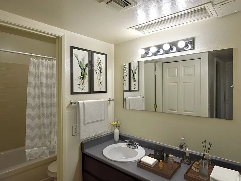 *ONE month FREE!* Catalina Gardens — Photo 7
