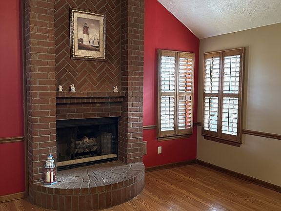 4th image of 2555 Oak Hill Dr