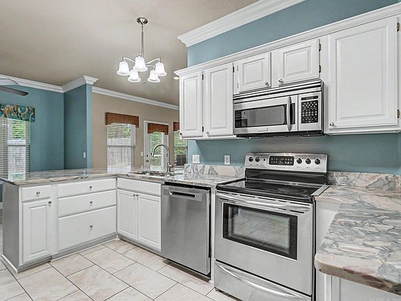 5th image of 110 Shady Woods Ct