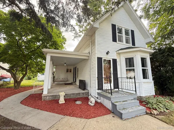 809 Waterloo St, Saint Clair, MI 48079