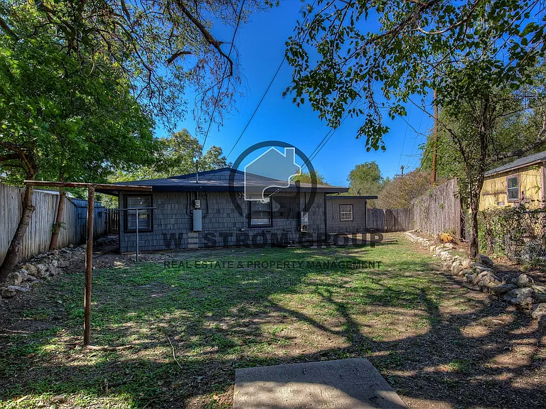 3905 Sanguinet St — Photo 37