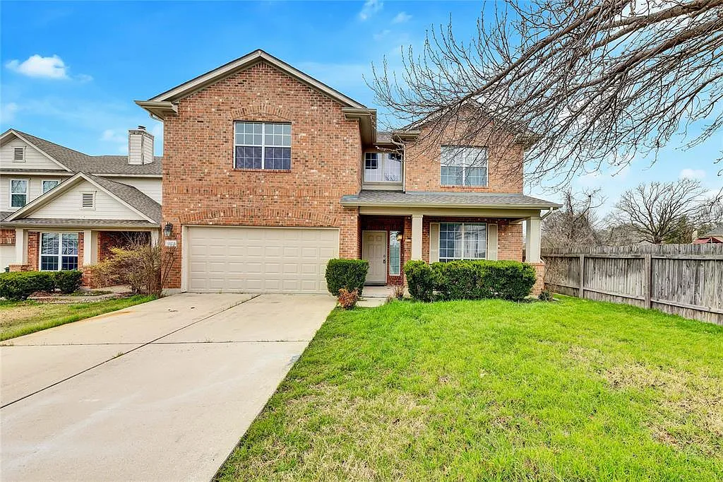 4 bed, 2.5 bath, 2742 sqft, $2,800 — Photo 2