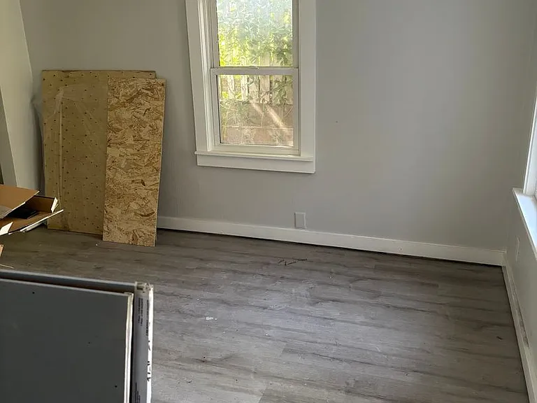 506 N French Ave — Photo 11