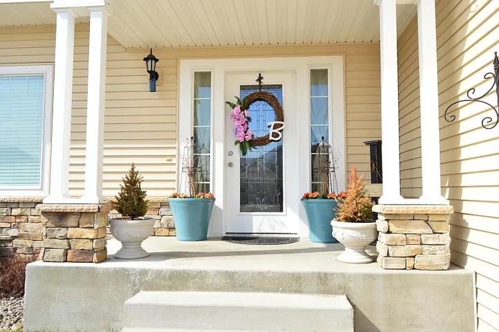 2666 E Thrush Dr — Photo 2
