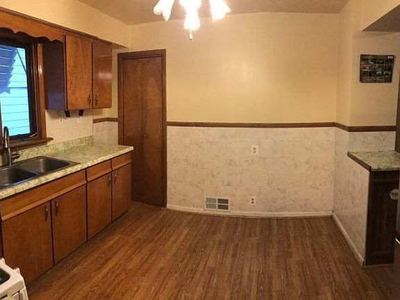 5th image of 394 E 162nd St