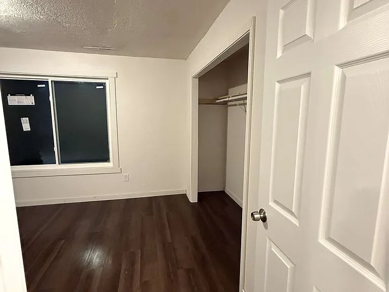 1048 Langley Rd — Photo 4