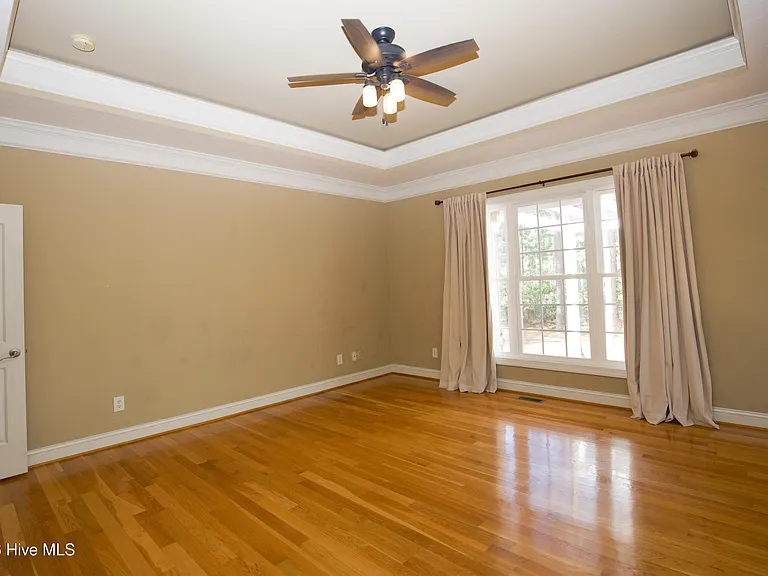 16 Montrose Ct — Photo 68