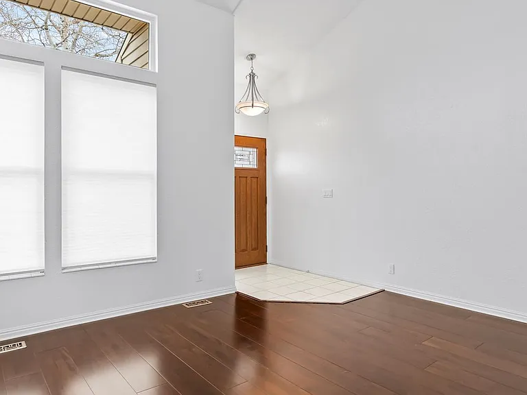 9763 S Sitzmark Dr — Photo 2