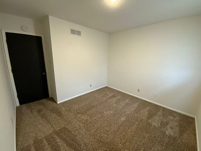 560 N East Park Ln — Photo 17