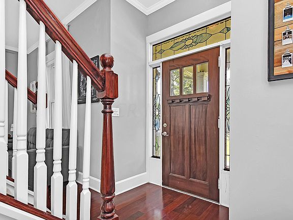 5th image of 121 E Lincoln St
